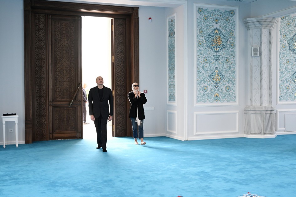 İlham Əliyev və Mehriban Əliyeva Zəngilan məscidinin açılışında iştirak ediblər - FOTOLAR