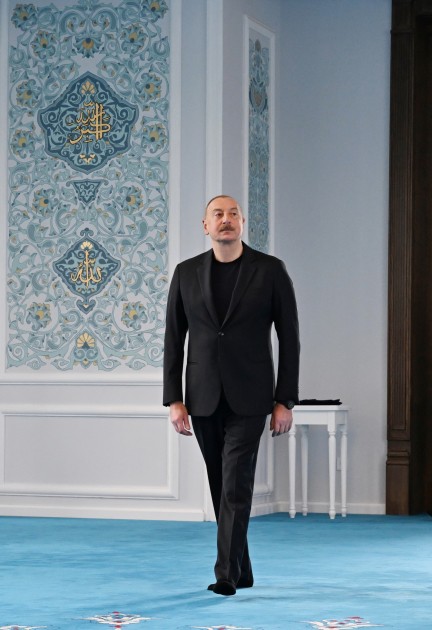 İlham Əliyev və Mehriban Əliyeva Zəngilan məscidinin açılışında iştirak ediblər - FOTOLAR