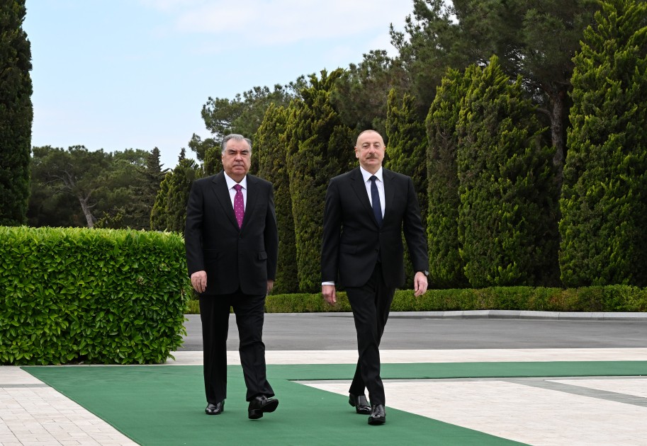 Tacikistan Prezidentinin rəsmi qarşılanma mərasimi oldu - FOTOLAR