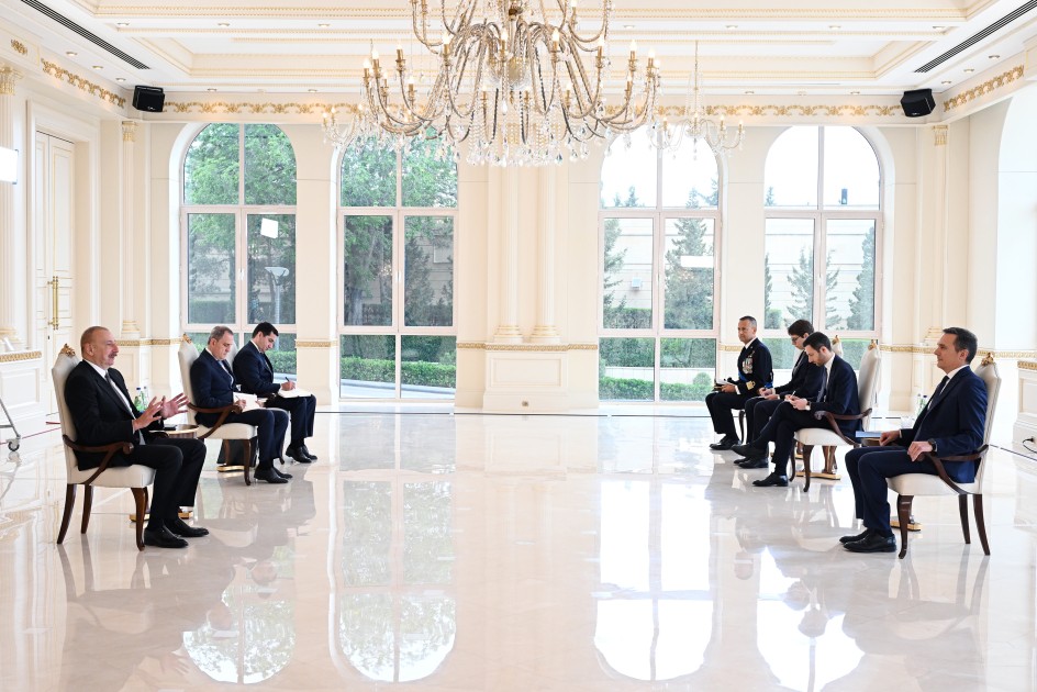 İlham Əliyev yeni səfirlərin etimadnamələrini qəbul etdi - FOTOLAR (YENİLƏNİB)