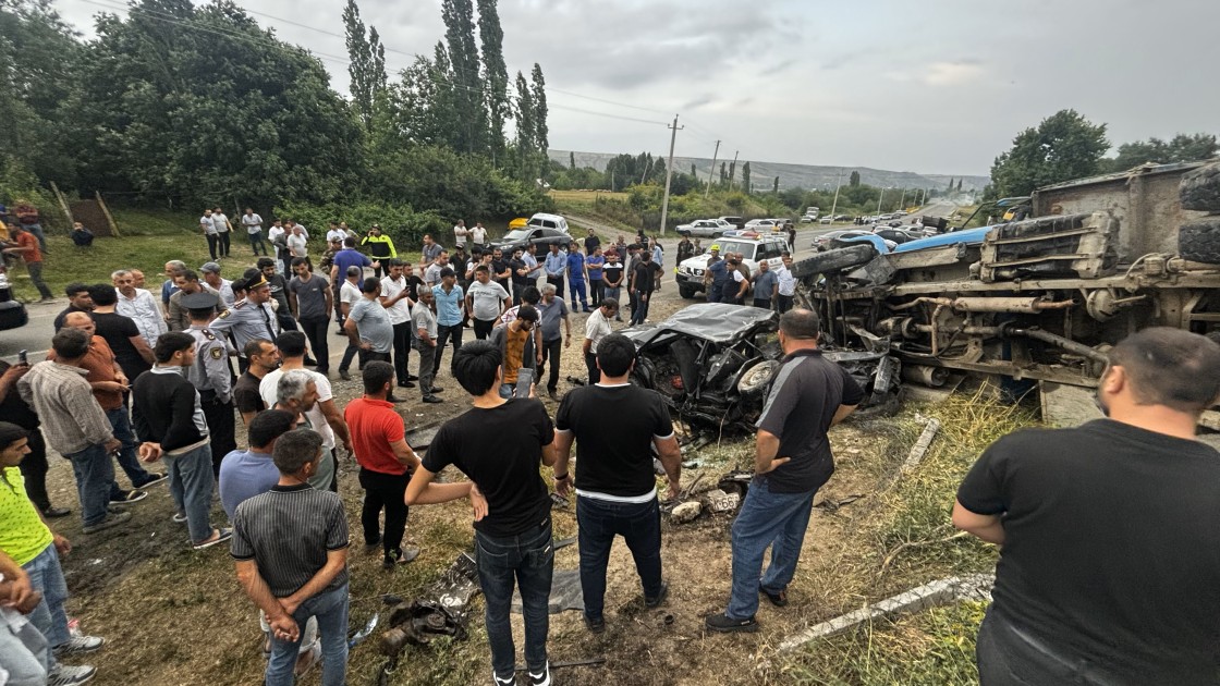 İsmayıllıda dəhşətli yol qəzası - Ölən və yaralanan var (FOTO)