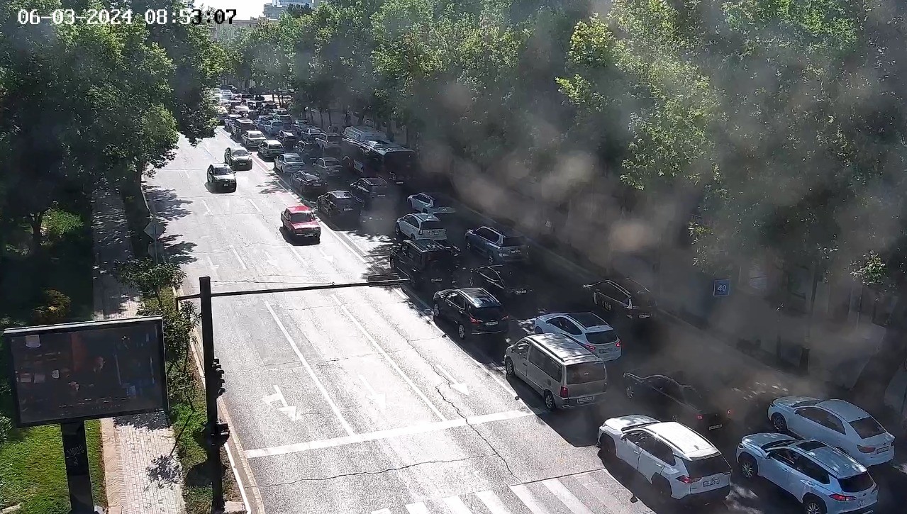 Bakıda avtomobil aşdı - FOTOLAR