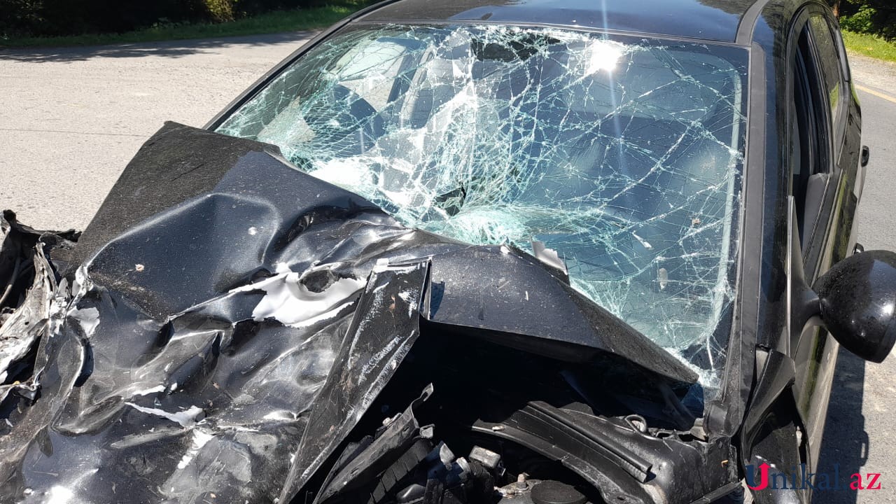 Traktorla maşın toqquşdu - Xəsarət alanlar var (FOTOLAR-YENİLƏNİB)