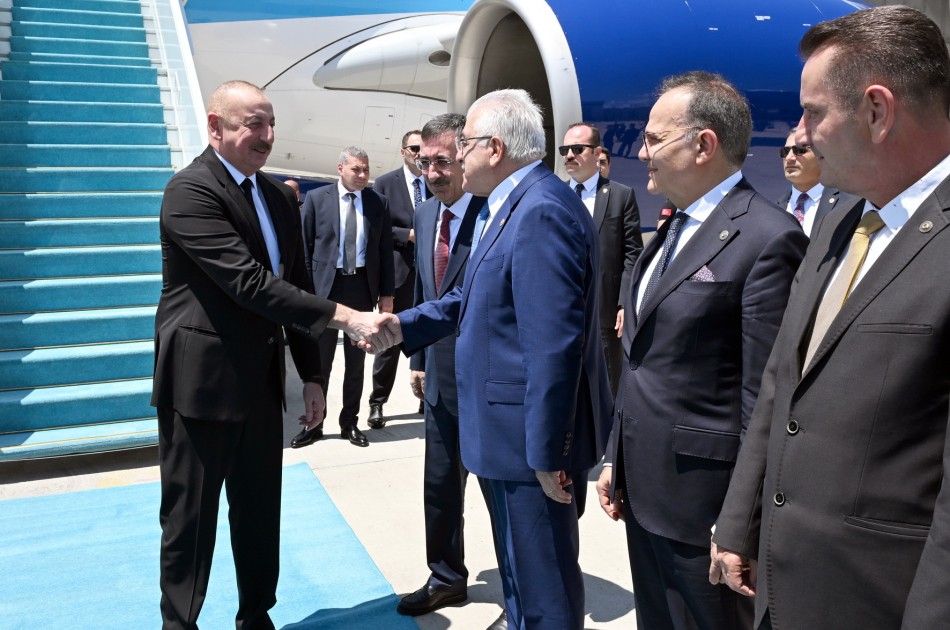 Prezident Türkiyəyə getdi - FOTOLAR