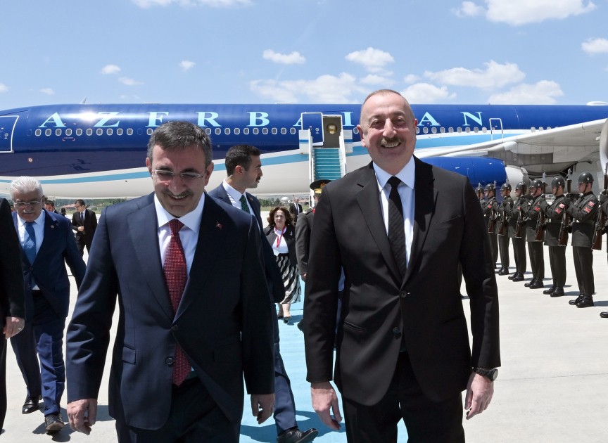 Prezident Türkiyəyə getdi - FOTOLAR