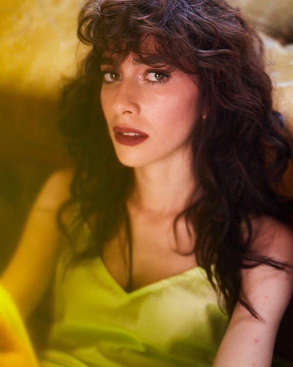 "Masumlar apartmanı"nın aktrisası yeni serialda - FOTO