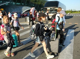 Ukraynadan daha 30 uşaq reabilitasiya üçün Azərbaycana GƏTİRİLDİ - FOTOLAR