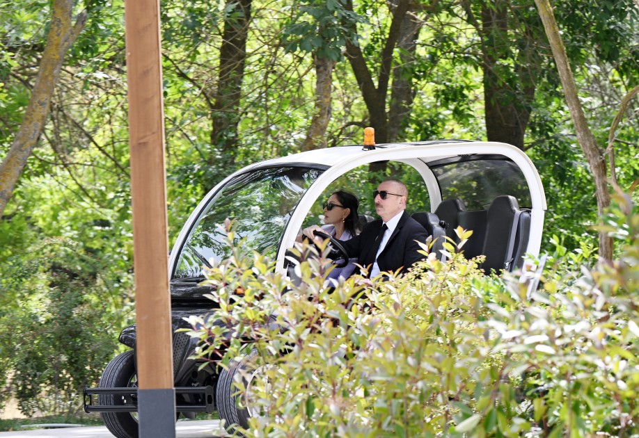 İlham Əliyev və xanımı Botanika İnstitutunun yeni binasının açılışında - FOTOLAR