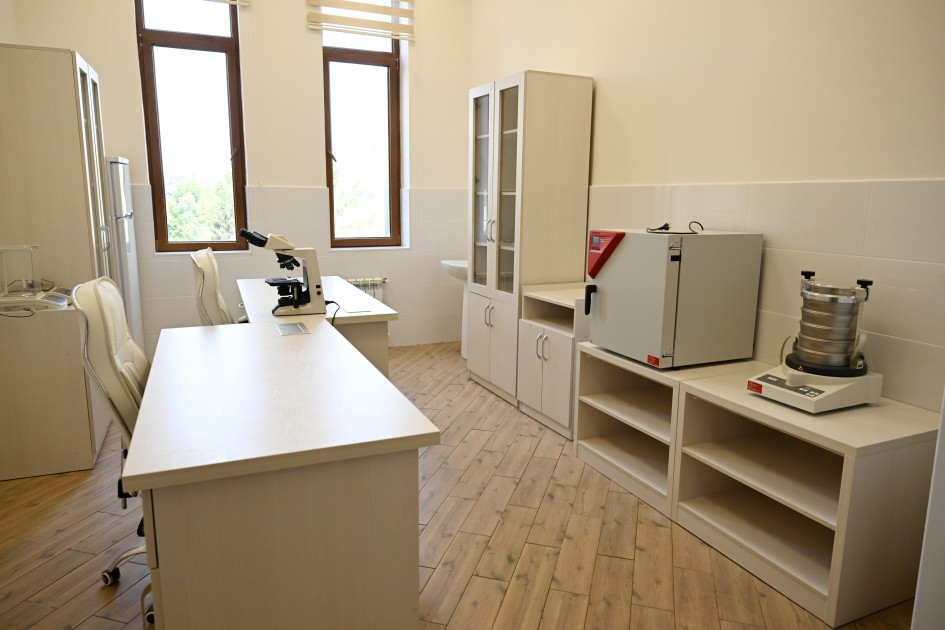 İlham Əliyev və xanımı Botanika İnstitutunun yeni binasının açılışında - FOTOLAR