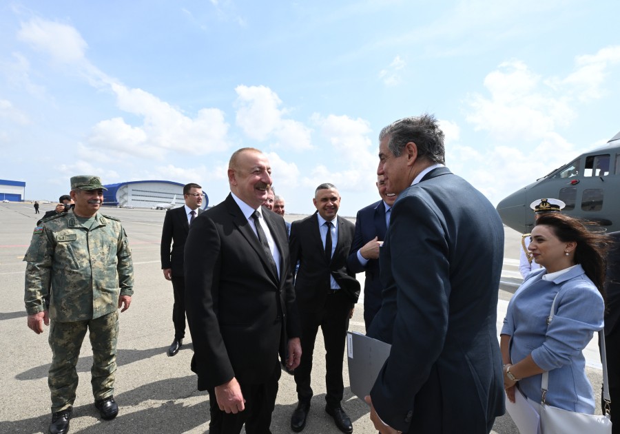 İlham Əliyevə hərbi təyyarə təqdim edildi - YENİLƏNİB (FOTOLAR)