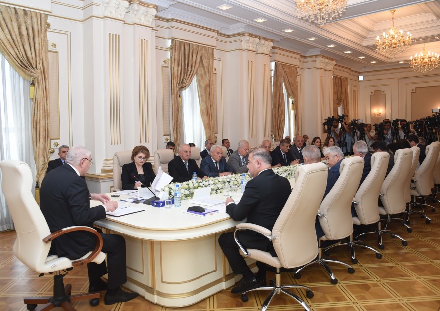 Mərkəzi Seçki Komissiyasının iclası keçirildi - YENİLƏNİB (FOTO)