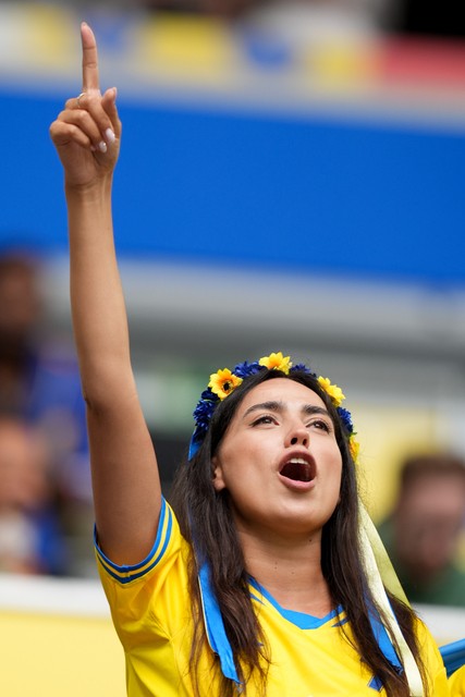 Avropa Çempionatının tribuna gözəlləri... - FOTOLAR