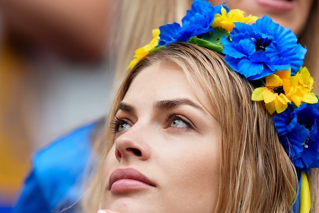 Avropa Çempionatının tribuna gözəlləri... - FOTOLAR