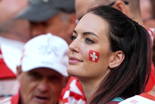 Avropa Çempionatının tribuna gözəlləri... - FOTOLAR