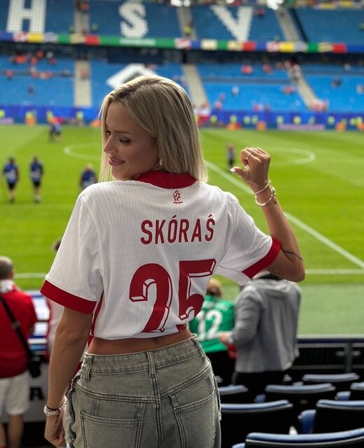 Avropa Çempionatının tribuna gözəlləri... - FOTOLAR