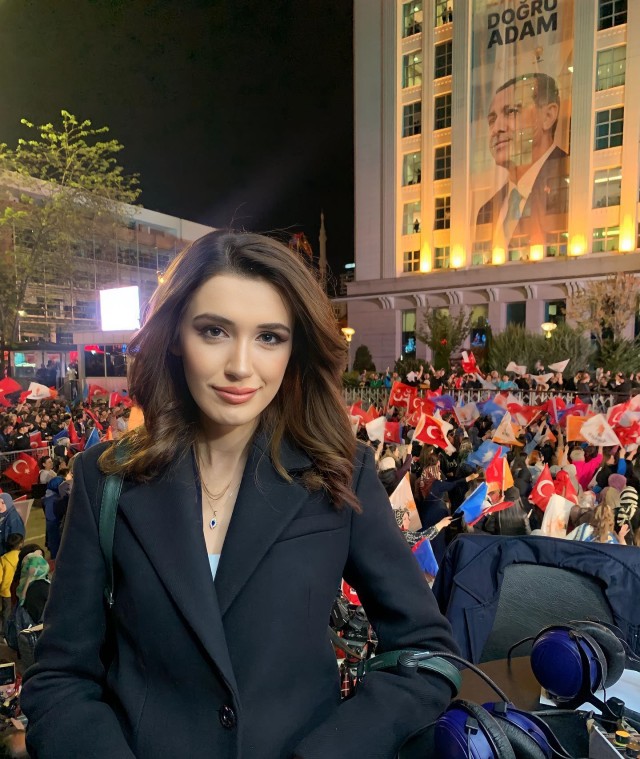 Mətbuat katibi aparıcı ilə evlənir - FOTOLAR