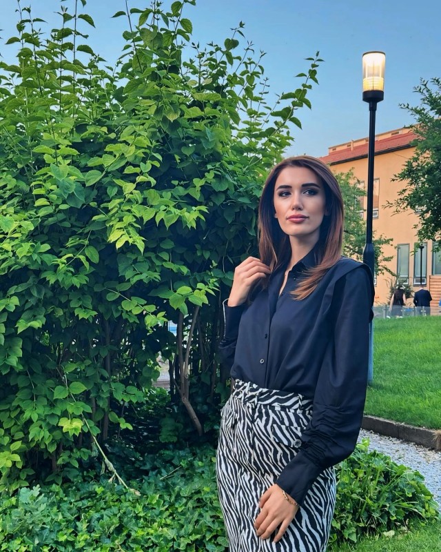 Mətbuat katibi aparıcı ilə evlənir - FOTOLAR