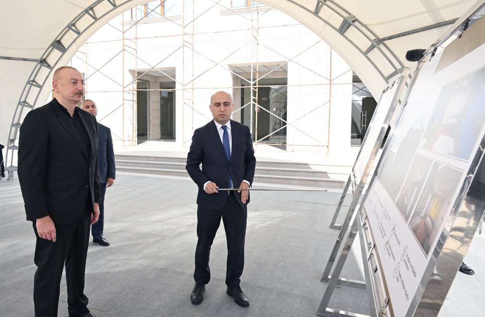 Prezident Qarabağ Universitetində görülən işlərlə tanış oldu - FOTOLAR (YENİLƏNİB)