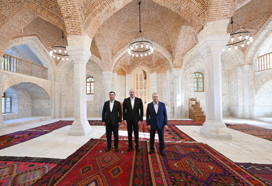 Prezidentlər Şuşanı gəzdi - FOTOLAR (YENİLƏNİB)