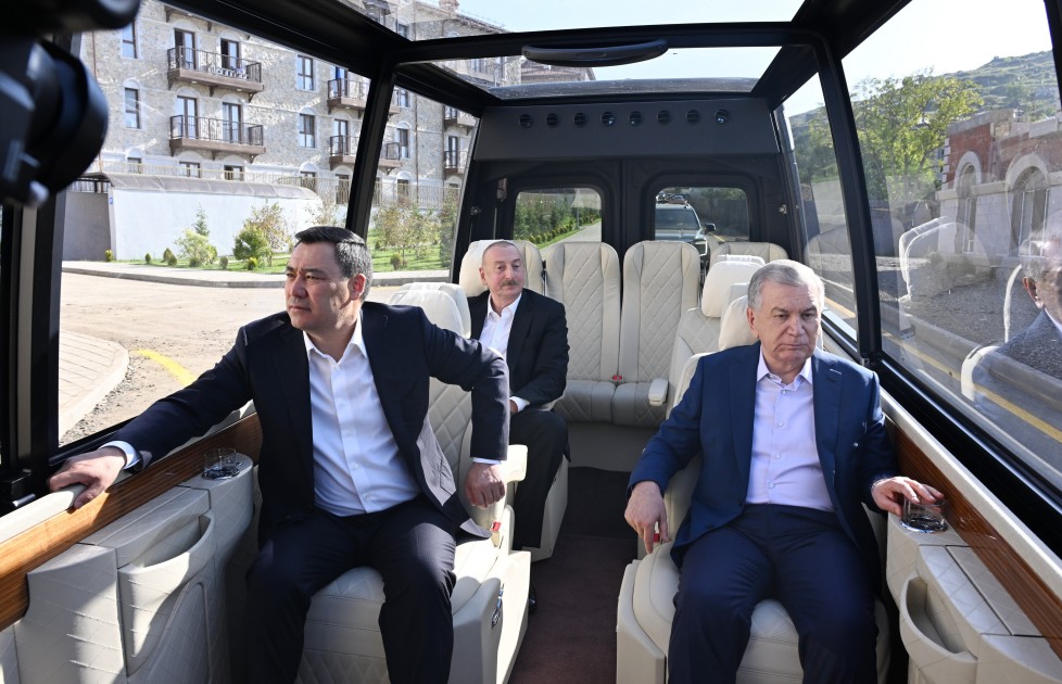 Prezidentlər Şuşanı gəzdi - FOTOLAR (YENİLƏNİB)