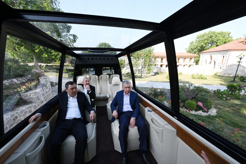 Prezidentlər Şuşanı gəzdi - FOTOLAR (YENİLƏNİB)