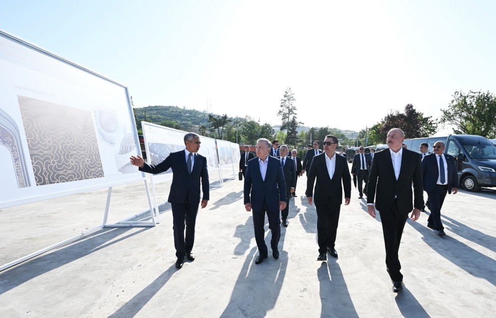 Prezidentlər Şuşanı gəzdi - FOTOLAR (YENİLƏNİB)