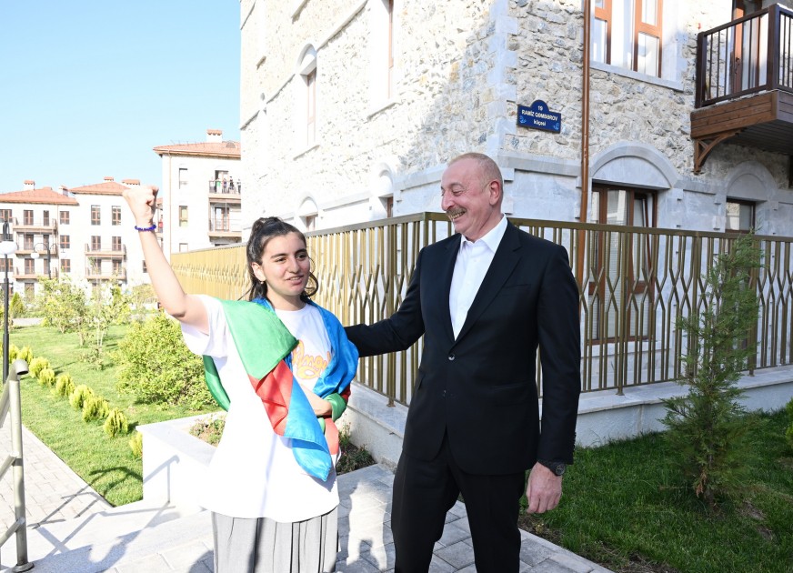 Prezidentlər Şuşanı gəzdi - FOTOLAR (YENİLƏNİB)