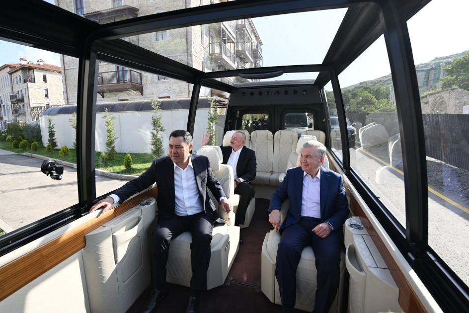 Prezidentlər Şuşanı gəzdi - FOTOLAR (YENİLƏNİB)