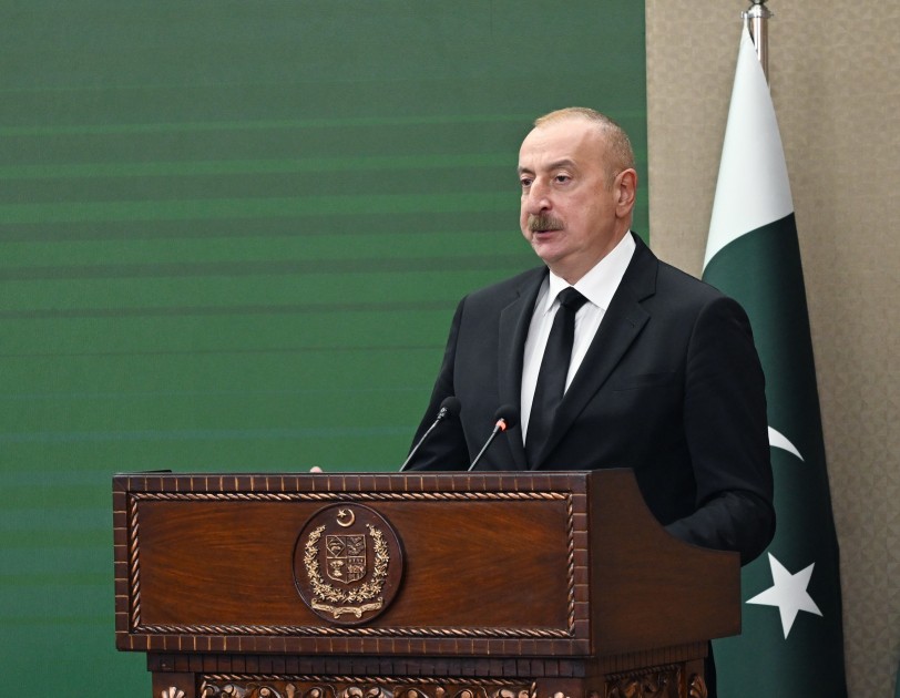 İlham Əliyev və Şahbaz Şərif mətbuata bəyanatlarla çıxış etdilər - YENİLƏNİB (FOTOLAR)