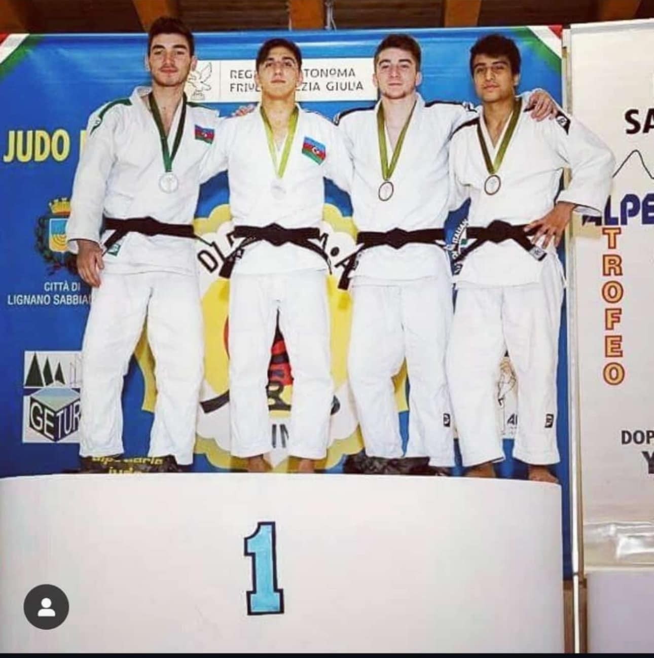 Yeni ailə quran baş məşqçi dünyasını dəyişdi - FOTOLAR