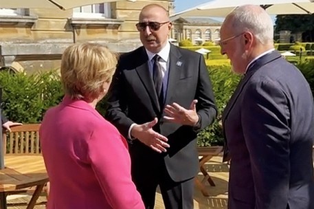 Liderlər İlham Əliyevin masasında - FOTO (YENİLƏNİB)