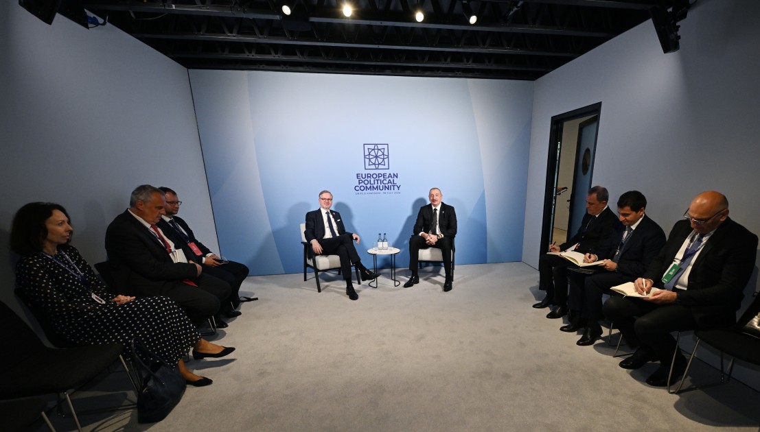 İlham Əliyev Çexiyanın Baş naziri ilə görüşdü - FOTOLAR