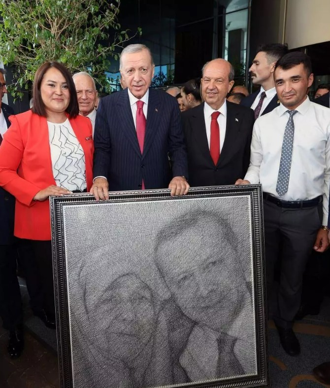 Ərdoğana verilən hədiyyə onu kövrəltdi - FOTO