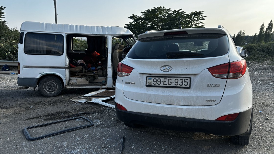 Şamaxıda mikroavtobus avtomobillə toqquşdu - Xeyli sayda yaralı var (FOTO)