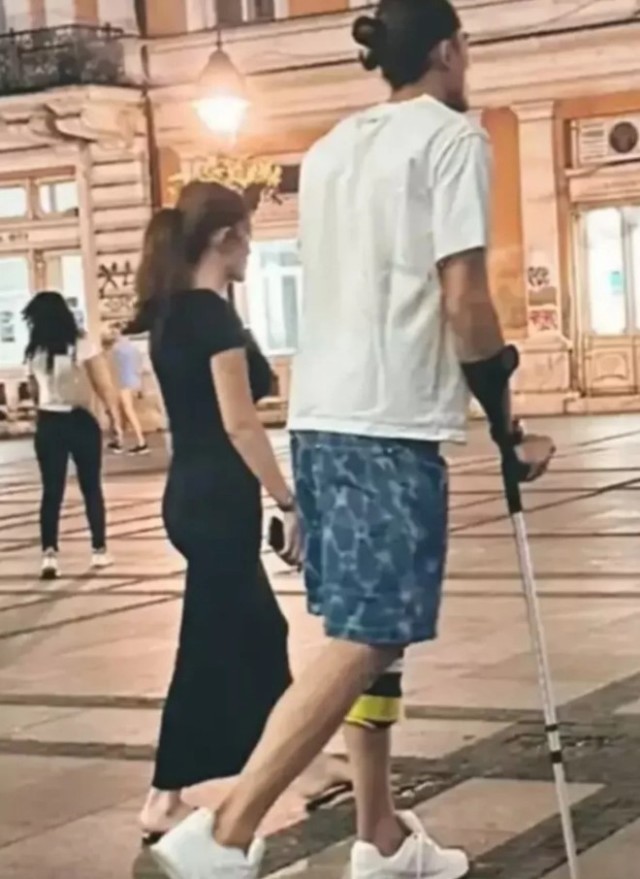 Danla Biliç futbolçu ilə eşq yaşayır - FOTOLAR