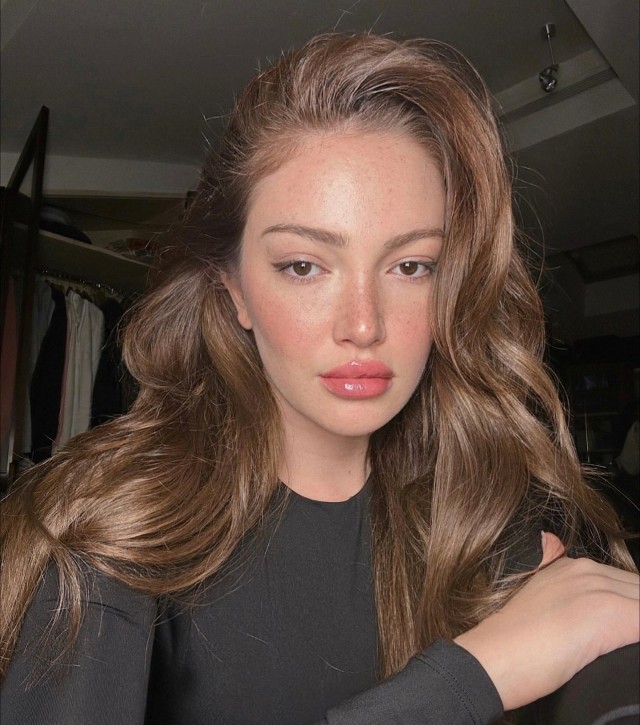 Danla Biliç futbolçu ilə eşq yaşayır - FOTOLAR