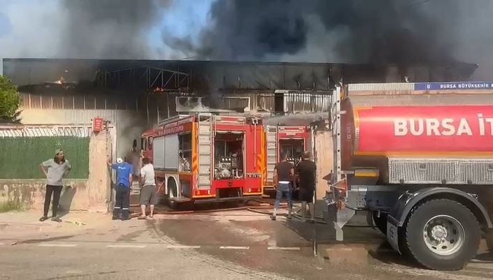 Türkiyədə iki fabrik yanır - FOTOLAR