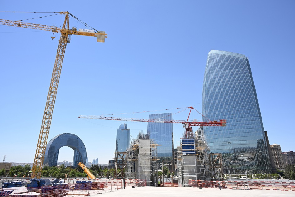 Prezident Zəfər parkında - FOTOLAR