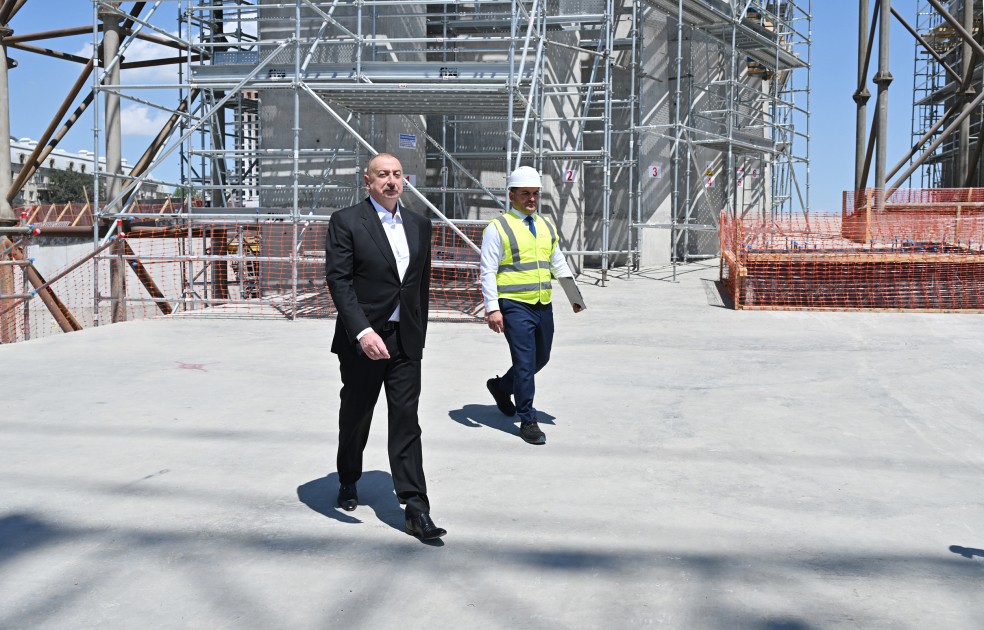 Prezident Zəfər parkında - FOTOLAR