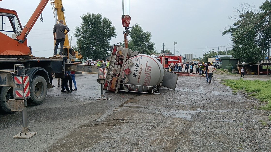 İmişlidə yanacaq daşıyan maşın aşdı, yaralılar var - YENİLƏNİB (FOTOLAR)