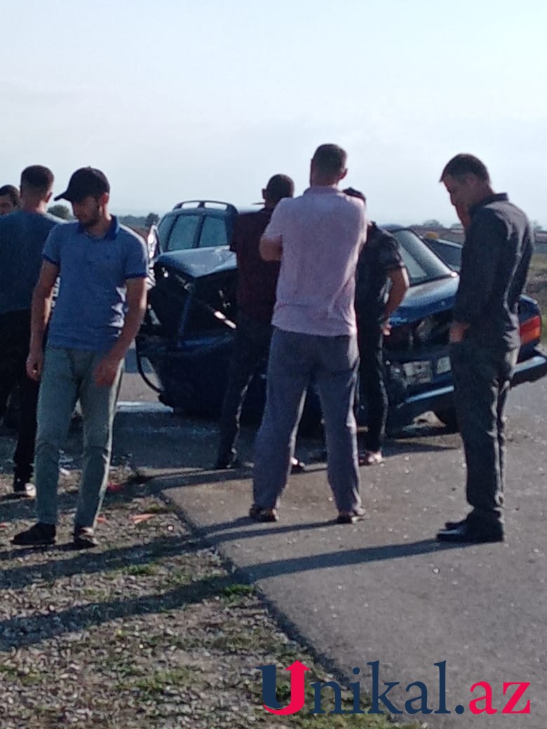 Xaçmazda iki avtomobil toqquşub, xəsarət alanlar var - FOTO