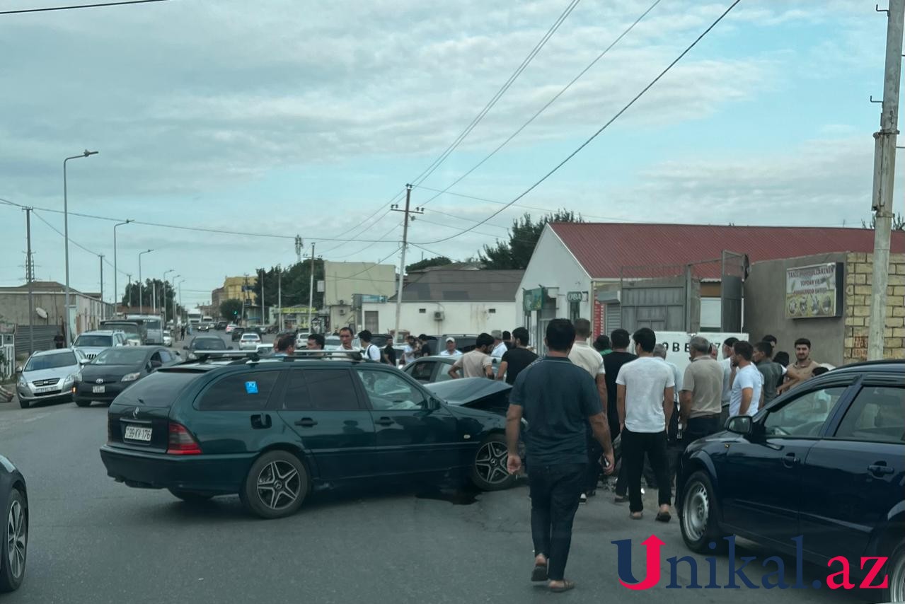 "Mercedes" "BMW" ilə toqquşdu - FOTO