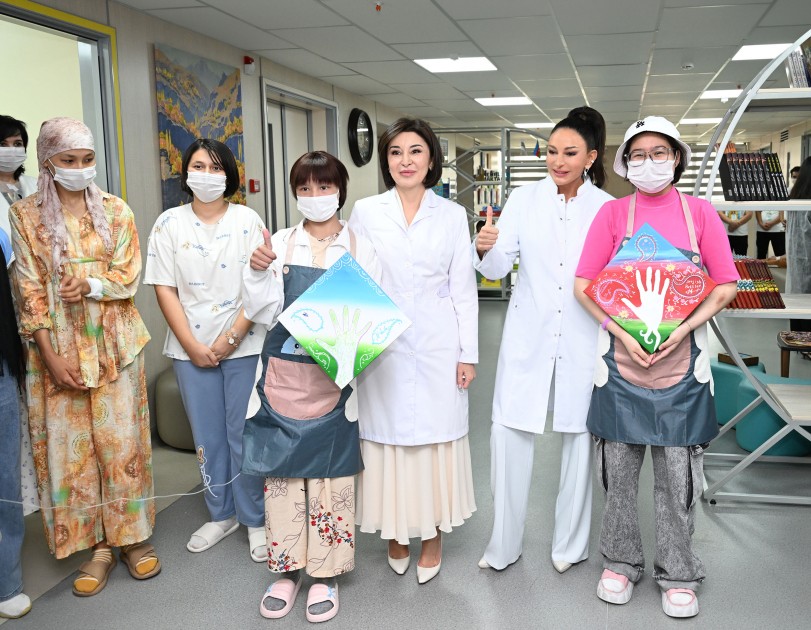 Birinci xanımlar "Mexrli” məktəbi ilə tanış oldular - YENİLƏNİB (FOTOLAR)