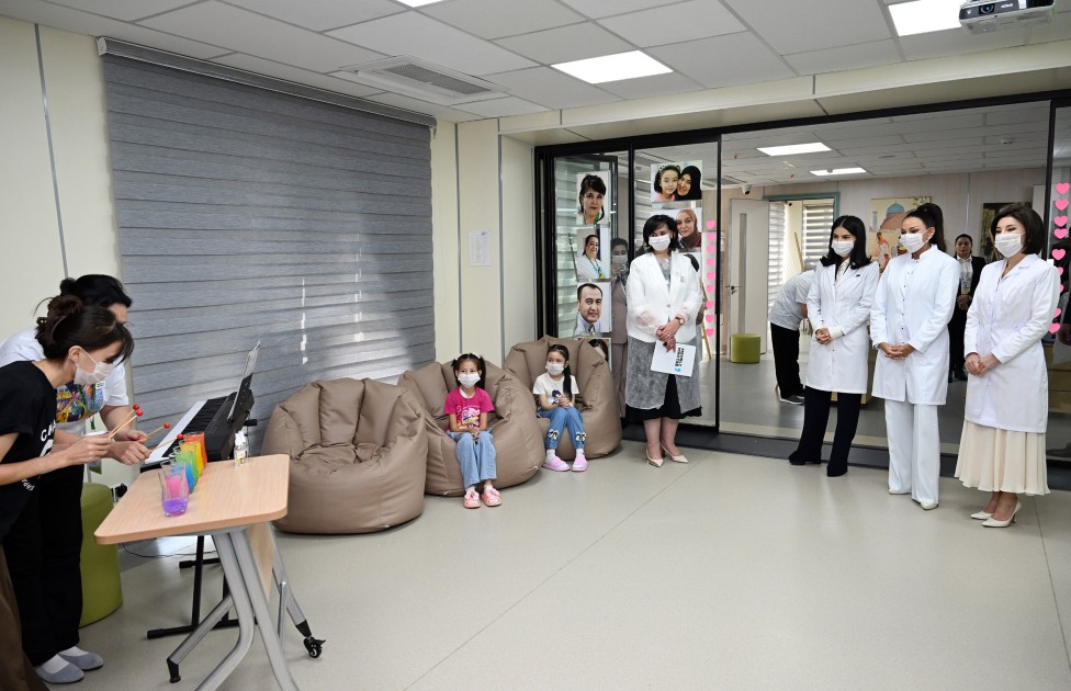 Birinci xanımlar "Mexrli” məktəbi ilə tanış oldular - YENİLƏNİB (FOTOLAR)