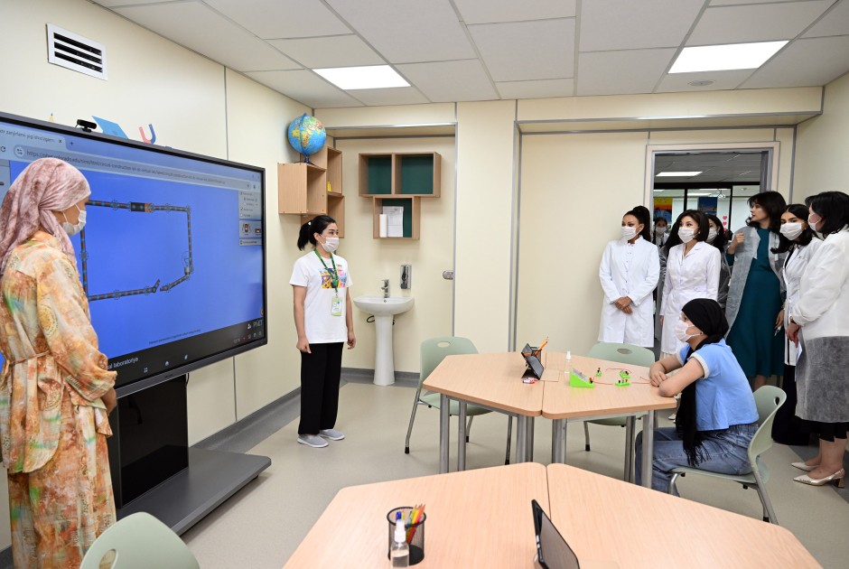 Birinci xanımlar "Mexrli” məktəbi ilə tanış oldular - YENİLƏNİB (FOTOLAR)