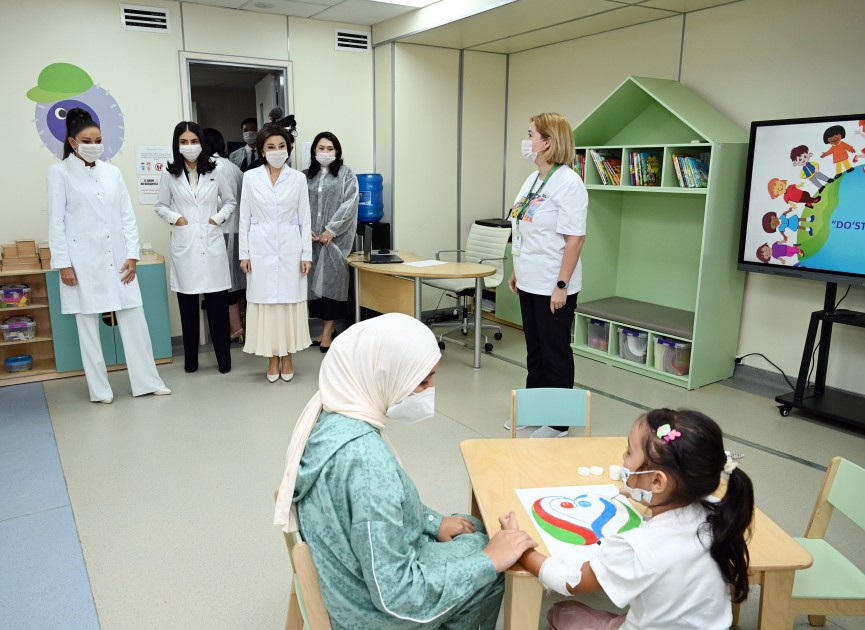 Birinci xanımlar "Mexrli” məktəbi ilə tanış oldular - YENİLƏNİB (FOTOLAR)