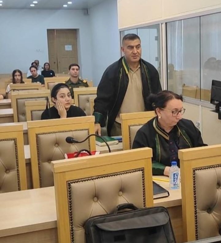 "Bacımla özümə görə notariusda 55 min manat pul verdim" - Sosial ev almaq adı ilə dələduzluq edən qadınların məhkəmə