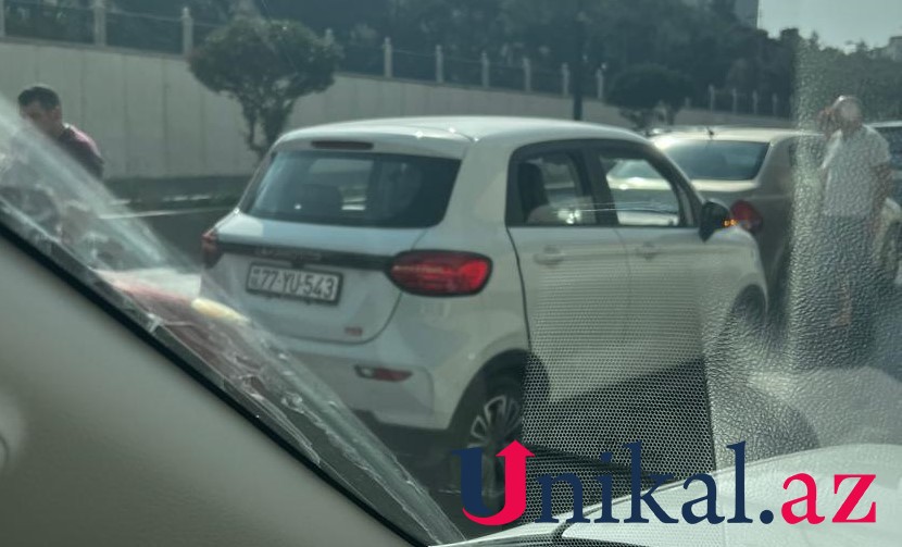 Bakıda zəncirvari qəza: 5 avtomobil toqquşdu (FOTOLAR)