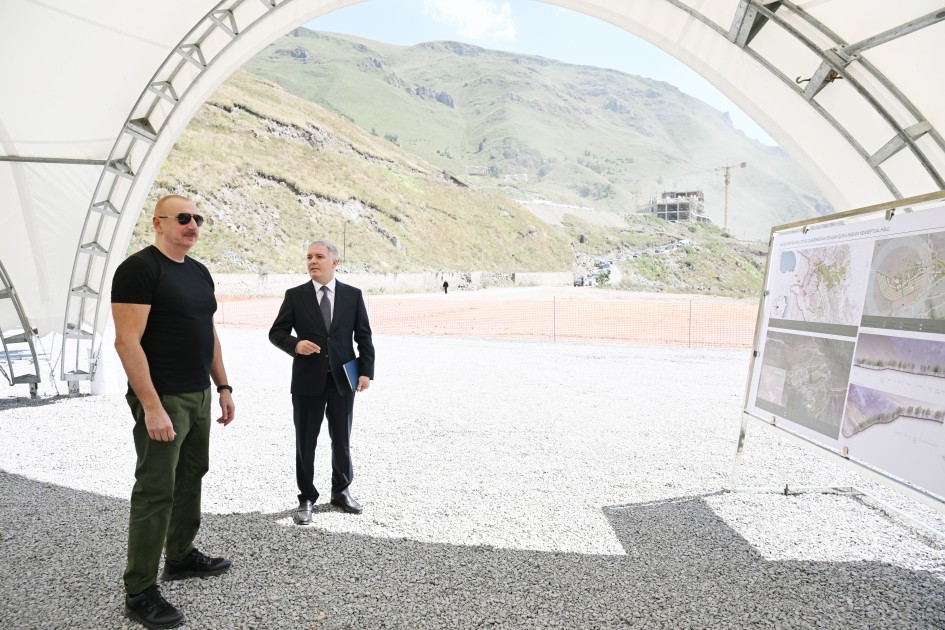 Prezident İstisu qəsəbəsinin təməlini qoydu - FOTOLAR (YENİLƏNİB)