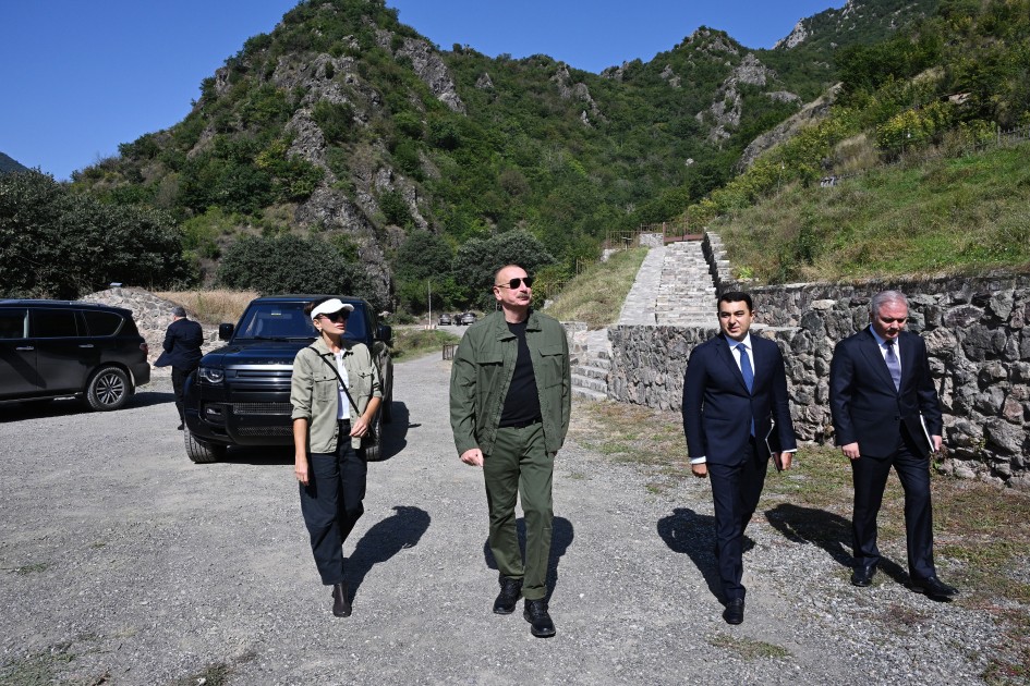 İlham Əliyev və xanımı Kəlbəcərdə - FOTOLAR (YENİLƏNİB)